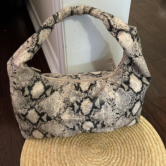 Animal Snake Print Baguette Hand Tote Bag - Picture 11 of 13